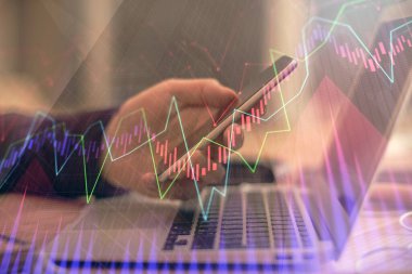 Bir adamın elini tutarken ve bir telefon ve mali grafik çizimi kullanırken çift pozlama. Analiz kavramı.