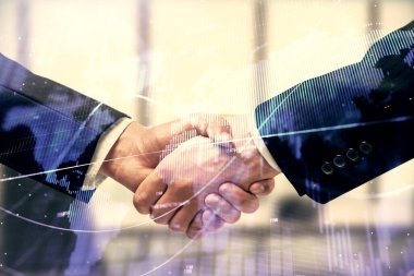 Forx grafik hologramı ve iki adamın el sıkışması. Borsa konsepti.