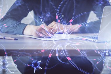 Birbirine bağlı nöron hücreleri, ışık saçan düğümlerle elektrik darbeleriyle, arka planda çalışan insanlarla. Çift pozlama.