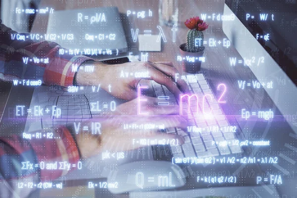 Fórmula Ciencia Holograma Con Hombre Trabajando Computadora Segundo Plano Concepto — Foto de Stock