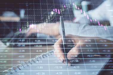 Ön x çizelgesinin arka plan notları alan insanların üzerini çizerken çift pozlama. Mali analiz kavramı