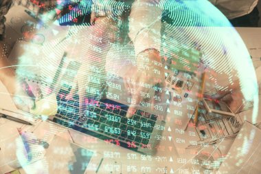 Kadın ve erkeğin birlikte çalışması ve iş temalı hologram çizimi. Bilgisayar arkaplanı. Üst Görünüm.