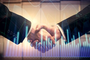 Forx grafik hologramı ve iki adamın el sıkışması. Borsa konsepti.