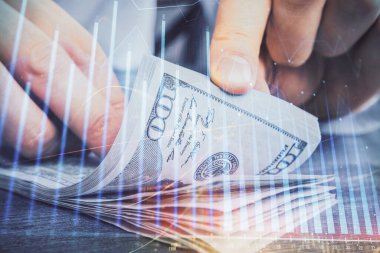 Forx grafiği, hologram, Amerikan dolarları ve insan eli çizimleri. Teknik Analiz kavramı.