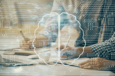 Adam klavyede beyin hologramıyla yazı yazıyor. Büyük Veri Kavramı.