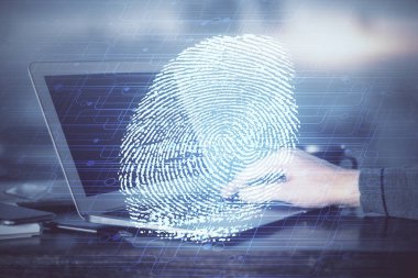 Arka planda bilgisayar üzerinde çalışan iş adamı ile parmak izi hologramı. Güvenlik kavramı. Çift pozlama.