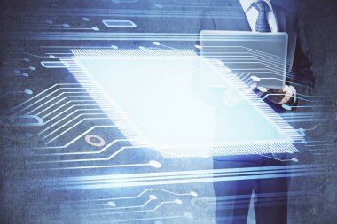 Veri temalı hologramın arka planda bilgisayarla çalışan bir adam tarafından çifte maruz bırakılması. Yenilik kavramı.