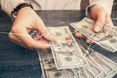Finansal grafiğe çoklu pozlama hologram, Amerikan dolarları ve insan eli. Analiz kavramı.