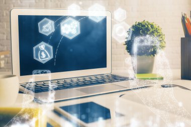 Bilgisayar, teknoloji temalı hologramla birlikte ofiste. Çifte maruziyet. Teknoloji kavramı.