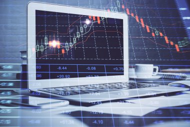 Kişisel bilgisayar arkaplanına çizilmiş borsa hologramı. Çifte maruziyet. Yatırım kavramı.