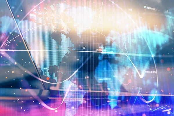 İş teması simgelerinin çoklu pozlandırılması ve bilgisayar geçmişi olan masa. Başarı kavramı.