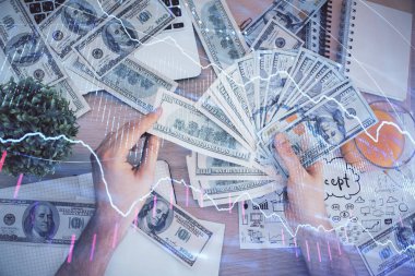 Finansal grafiğe çoklu pozlama hologram, Amerikan dolarları ve insan eli. Analiz kavramı.