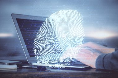 Arka planda bilgisayar üzerinde çalışan iş adamı ile parmak izi hologramı. Güvenlik kavramı. Çift pozlama.
