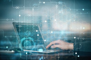 Teknoloji temalı dizüstü bilgisayarda çalışan bir adam. Büyük veri kavramı. Çift pozlama.