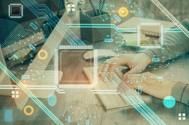 Bilgisayar arkaplanı üzerinde çalışan elleri olan iki kez teknolojik çizimlere maruz kalmış. Yenilik kavramı.