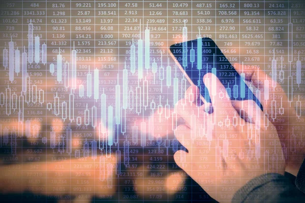 Doble exposición de las manos del hombre sosteniendo y utilizando un dispositivo digital y dibujo gráfico de divisas. Concepto de mercado financiero. — Foto de Stock