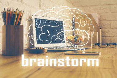 Ofisteki masaüstü bilgisayar arkaplanı ve tema hologram çizimini başlat. Çifte maruziyet. Başlangıç konsepti.