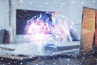 Bilgisayar ve insan beyninin hologram çizdiği çalışma alanının iki katına çıkarılması. Beyin fırtınası konsepti.