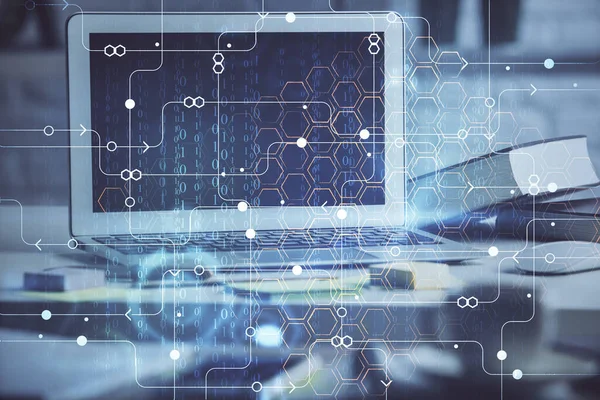 Masaüstü bilgisayar ve teknoloji temalı holograma çoklu maruz kalma. Yazılım geliştirme kavramı.