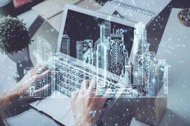 Arka planda bilgisayar üzerinde çalışan bir iş adamı ile yüksek teknoloji şehir çizimi. Akıllılık konsepti. Çift pozlama.