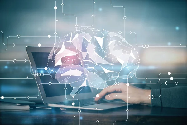 Adam klavyede beyin hologramıyla yazı yazıyor. Büyük Data kavramı. Çift pozlama.