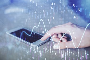Ön x çizelgesine çift pozlama, hologram çizimi ve cep telefonu kullanan bir kadın. Finansal piyasa kavramı.