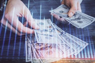 Finansal grafiğe çoklu pozlama hologram, Amerikan dolarları ve insan eli. Analiz kavramı.
