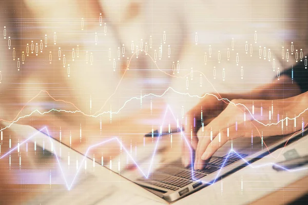 Doppelbelichtung von Frauenhänden beim Tippen auf Computer- und Forex-Diagramm-Hologrammzeichnung. Börseninvestitionskonzept. — Stockfoto