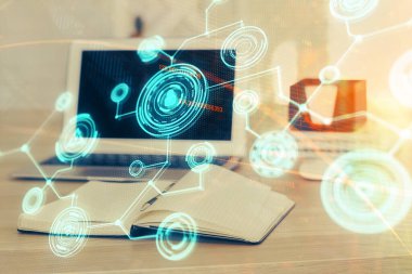 Sosyal ağ hologramıyla birlikte bilgisayar masaüstünde. Çoklu maruz kalma. Uluslararası insan ilişkileri kavramı.