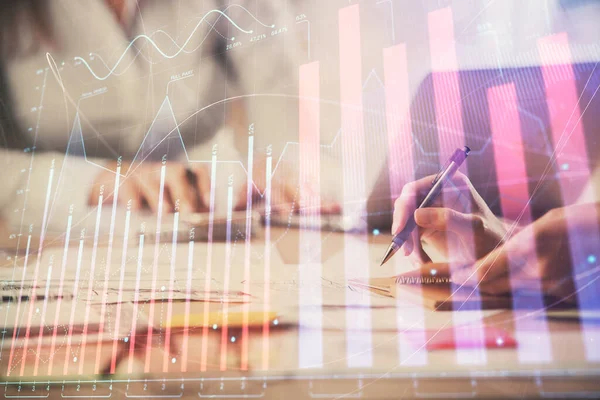 Mehrfachbelichtung von Frauenhänden beim Tippen auf Computer- und Forex-Diagramm-Hologrammzeichnung. Aktienmarktanalysekonzept. — Stockfoto