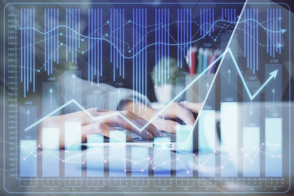 Dubbel exponering av kvinnliga händer skriva på dator och forex diagram hologram ritning. Begreppet aktiemarknad. — Stockfoto