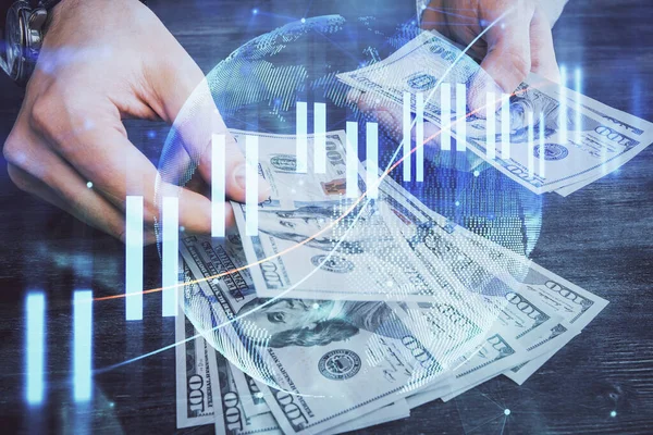Finansal grafiğe çoklu pozlama hologram, Amerikan dolarları ve insan eli. Analiz kavramı.