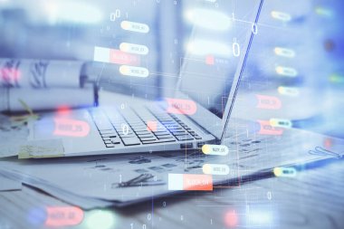 Dizüstü bilgisayar ve teknoloji temalı holograma çifte maruz kalma. Serbest çalışma kavramı.