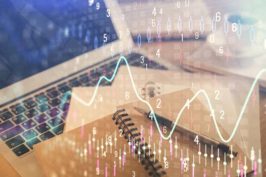 Finans şeması çizimine ve masaüstüne kahve ve masa arkasında eşyalar ile çifte pozlama. Önx piyasa ticareti kavramı