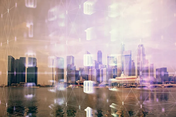 Veri temalı hologram gökdelenler arka planda çoklu pozlama ile şehir görünümüne çizim yapıyor. Büyük veri kavramı.