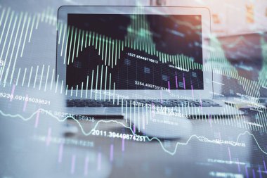 Finansal tablo çizimi ve arka planda bilgisayar olan bir tablo. Çifte maruziyet. Uluslararası pazarlar kavramı.