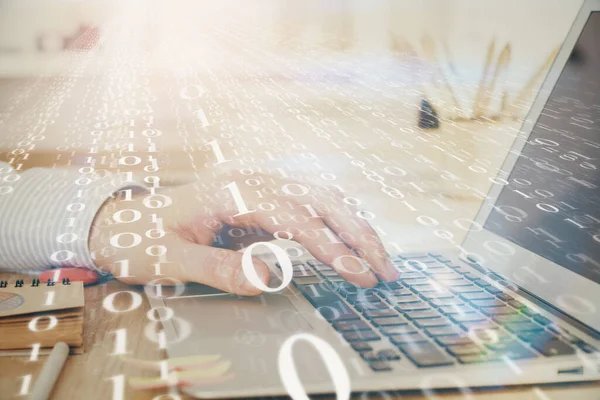 Un hombre que trabaja en el ordenador portátil con dibujo tema de la tecnología. Concepto de big data. Doble exposición. —  Fotos de Stock