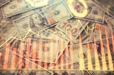 Forx grafiğinin çok sayıda görüntüsü bize dolar banknotları arka planında görünüyor. Finansal başarı piyasası kavramı.