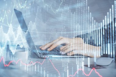 İş kadınlarının bilgisayar ve ön grafik hologram çizimlerini yazarken çift pozlama. Mali analiz kavramı.