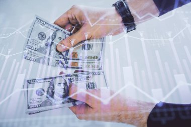 Finansal grafiğe çoklu pozlama hologram, Amerikan dolarları ve insan eli. Analiz kavramı.