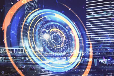 Teknoloji temalı hologramın ve şehrin arka planının iki katına çıkarılması. Yüksek Teknoloji kavramı.