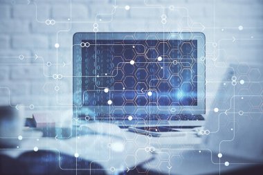 Masaüstü bilgisayar ve teknoloji temalı holograma çoklu maruz kalma. Yazılım geliştirme kavramı.