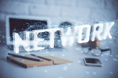 Masaüstü bilgisayarı ve teknoloji temalı holograma çift pozlama. Yazılım geliştirme kavramı.