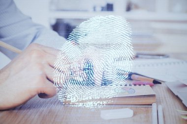 Gelişmiş teknoloji ile güvenlik ve şifre kontrolünün geleceği kavramı. Parmak izi taraması biyometrik tanımlama ile güvenli erişim sağlar. Çoklu pozlama.