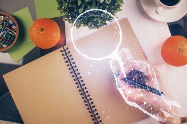 Not defterine yakın el çizimleriyle yaratıcı çizimler yapmaya başla. Beyin fırtınası kavramı. Çift pozlama