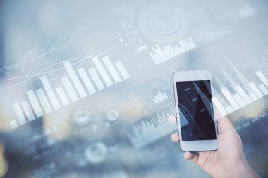 Ön x çizelgesine çift pozlama, hologram çizimi ve cep telefonu kullanan bir kadın. Borsa konsepti.