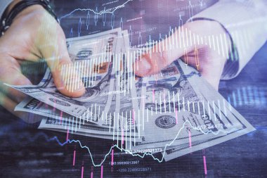 Finansal grafiğe çoklu pozlama hologram, Amerikan dolarları ve insan eli. Analiz kavramı.