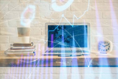 Eski pazar grafiği hologramı ve kişisel bilgisayar geçmişi. Çifte maruziyet. Yatırım kavramı.