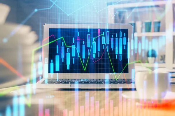 Holograma gráfico do mercado Forex e fundo do computador pessoal. Dupla exposição. Conceito de investimento. — Fotografia de Stock