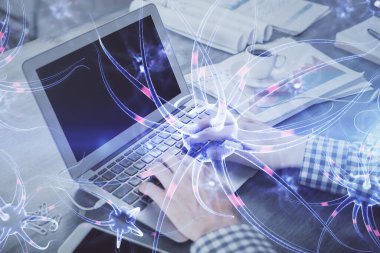 Nöron hologramı, arka planda bilgisayarla çalışan bir adam. Eğitim konsepti. Çift pozlama.